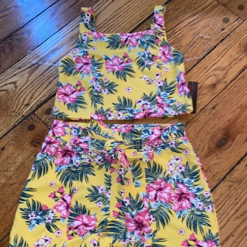 NO boundaries size 7/9 2pc suit nwt